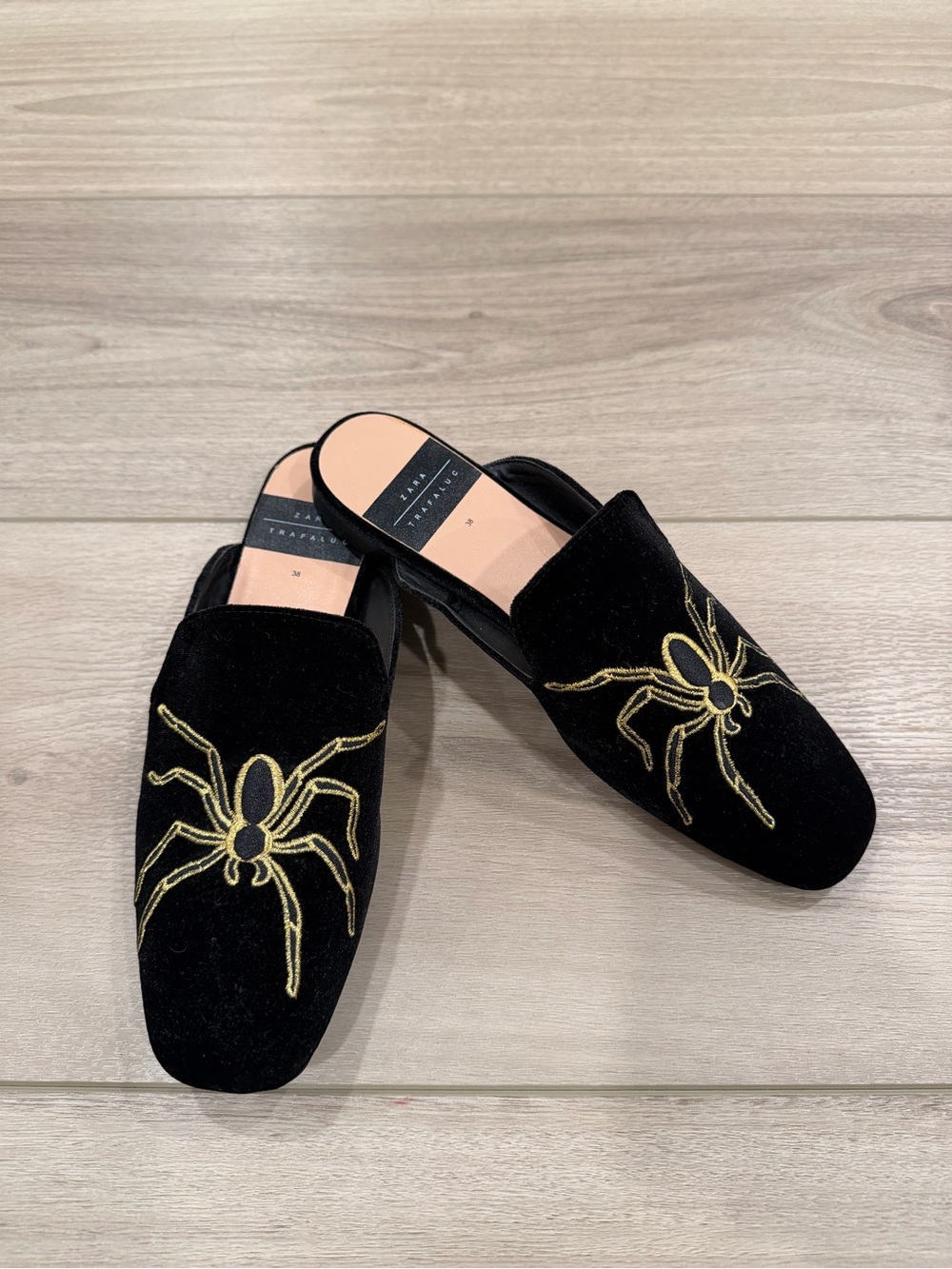 Zara TRF Womens Shoes Mules Flat Slides Goth Gold Spider Black Velvet 38 US 7